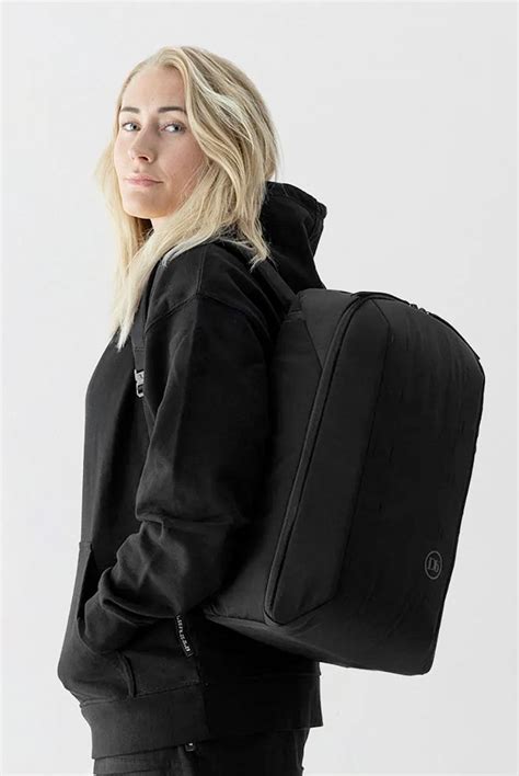 Freya Backpack 22L Black Out .